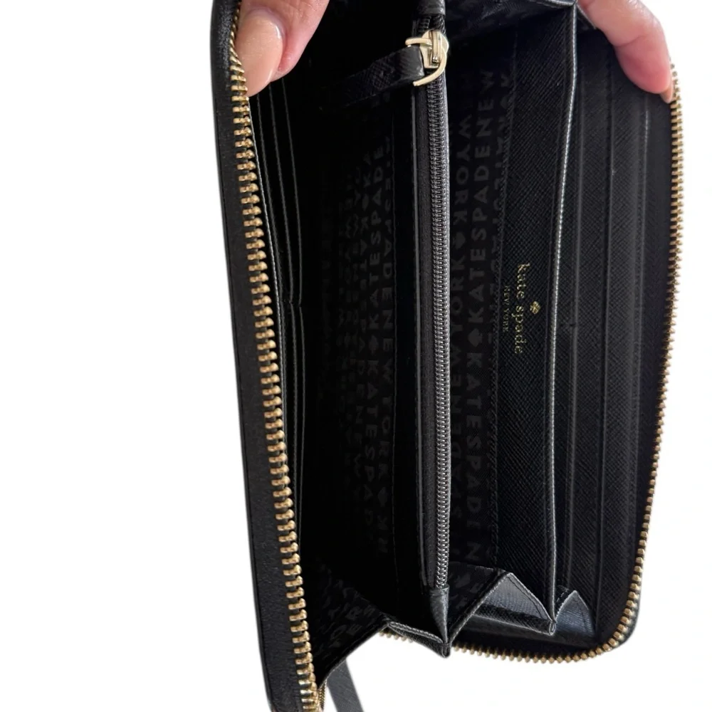 Kate Spade Clifton Lane Neda Frosty penguin wallet and passport holder set